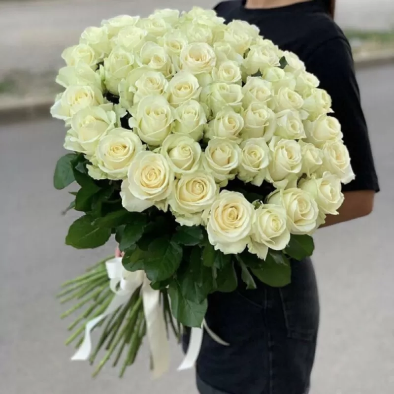 Букет из 51 белой розы 70см