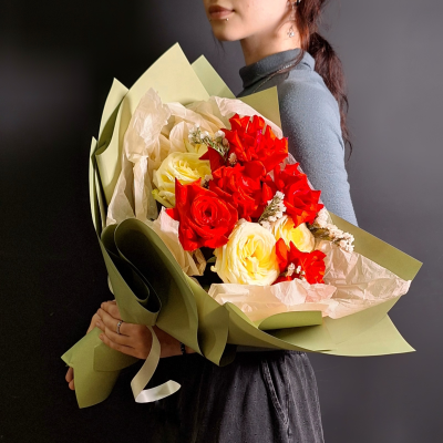 bouquet 1249: розы Candlelight, французские розы Nina, статица