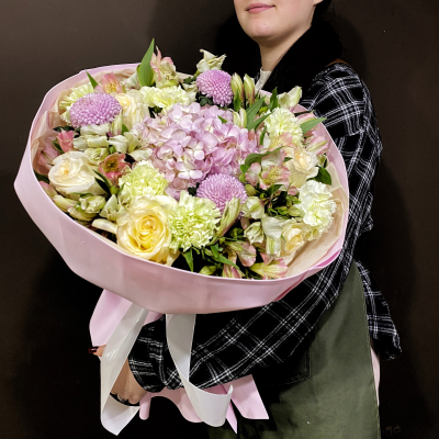 bouquet 1297: Гортензия, хризантемы Momoko, диантусы, розы Candlelight, альстромерии