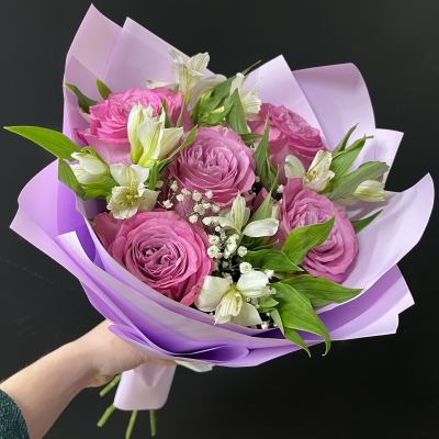 bouquet 1243: розы Queens Crown, альстромерии, гипсофила